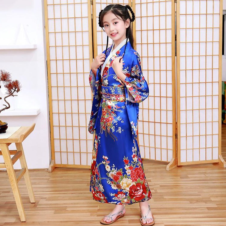 Kimono tradizionale giapponese da bambina in seta floreale Yukata –  IDREAMMART