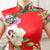 Teelanges chinesisches Cheongsam-Kleid mit Flügelärmeln und Riemenknöpfen