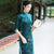 Vestido chino cheongsam tradicional de terciopelo floral de media manga hasta el té