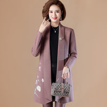 Cappotto da donna in maglia di lana orientale con ricamo floreale aperto  sul davanti