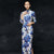 Chinesisches Cheongsam-Kleid in voller Länge mit Blumenmuster aus Baumwolle im Retro-Stil