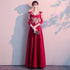 Blumenstickerei V-Ausschnitt Faltenrock Chinesisches Hochzeitsfestkleid