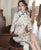 Robe de jour traditionnelle en daim à fleurs Cheongsam au genou avec bord en dentelle