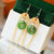 Boucles D'oreilles De Style Chinois En Jade Fleur Dorée & Bouton Rond